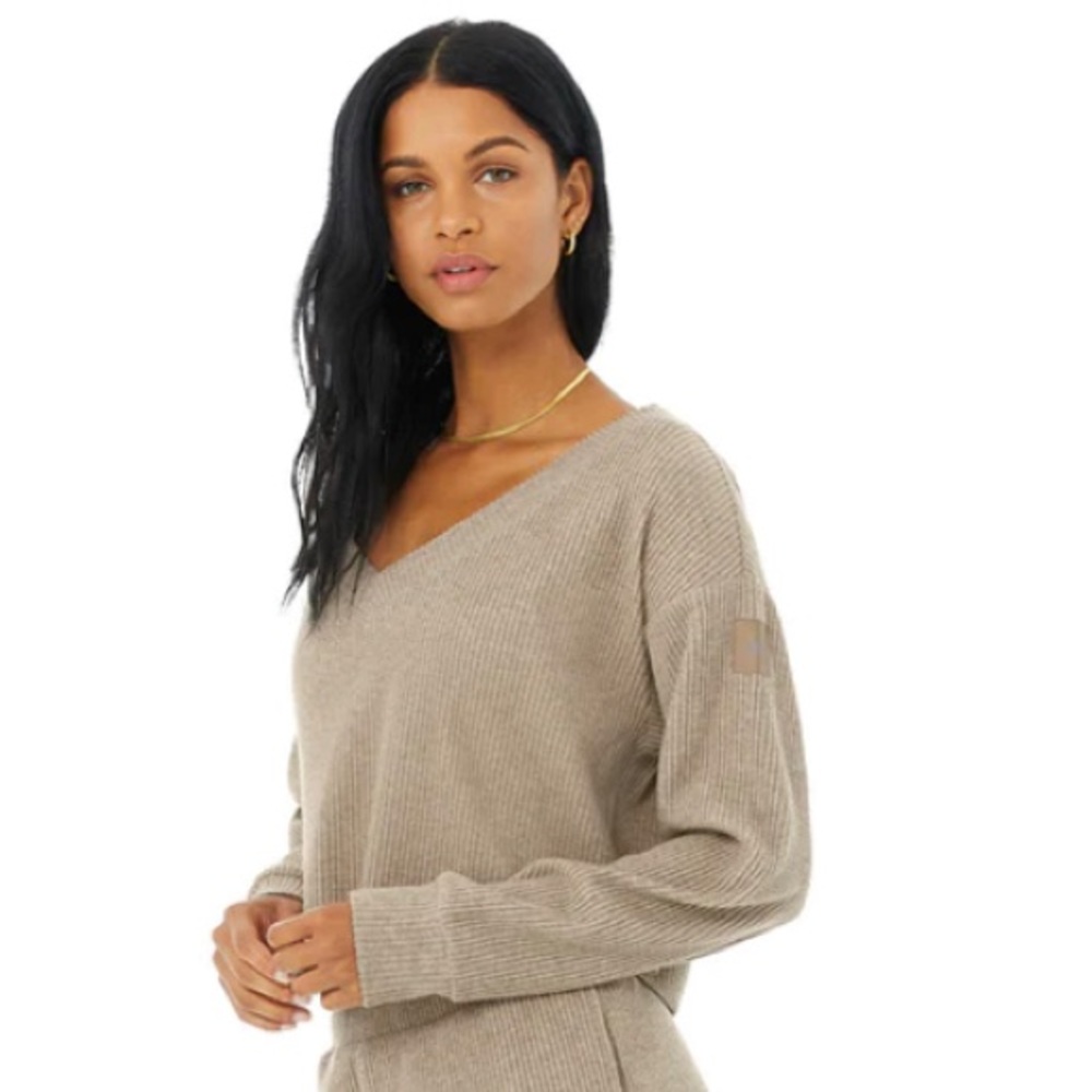 Muse V-Neck Pullover. Alo yoga.